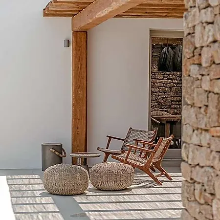 Amarelo Mykonos Town